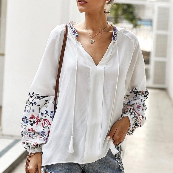 HIGH QUALITY EMBROIDERED FLORAL VINES TOP - Picture 2 of 6